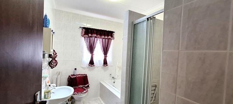 3 Bedroom Property for Sale in Fraaiuitsig Western Cape